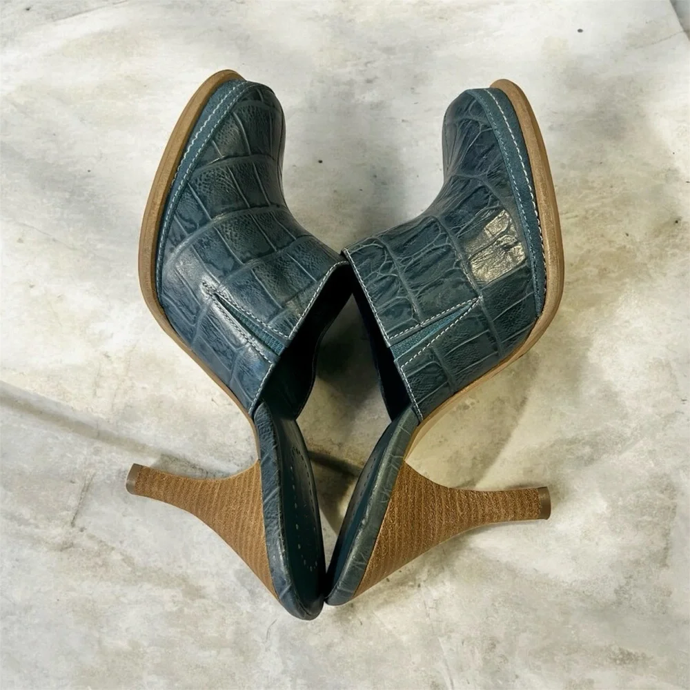Nine West Blue Croc-Embossed Leather Mules. Size 7.5 - Picture 4 of 10